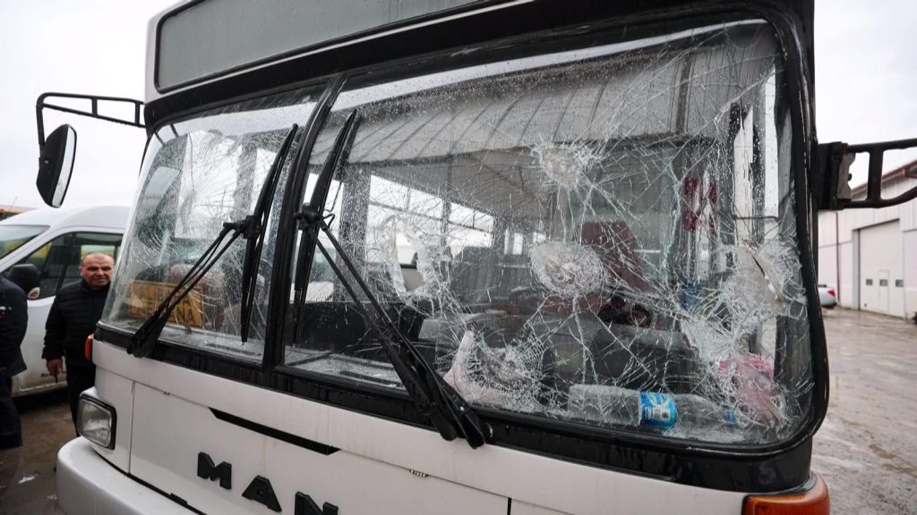 Sivas’ta Belediye Otobüsüne Zarar Veren Şüpheli Yakalandı: Başkan Uzun’dan Emniyete Teşekkür AW646268 04 | Gündem Sivas™ Haber