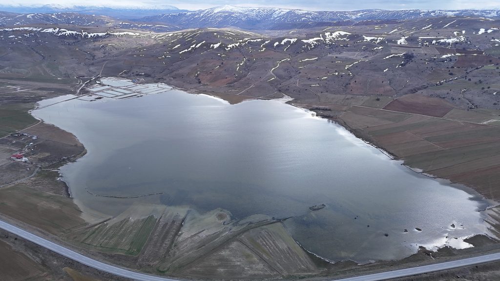 Sivas’ta Kuruyan Bingöl Gölü Yeniden Canlandı: Göçmen Kuşların Uğrak Noktası Eski İhtişamına Kavuştu AW646300 03 | Gündem Sivas™ Haber