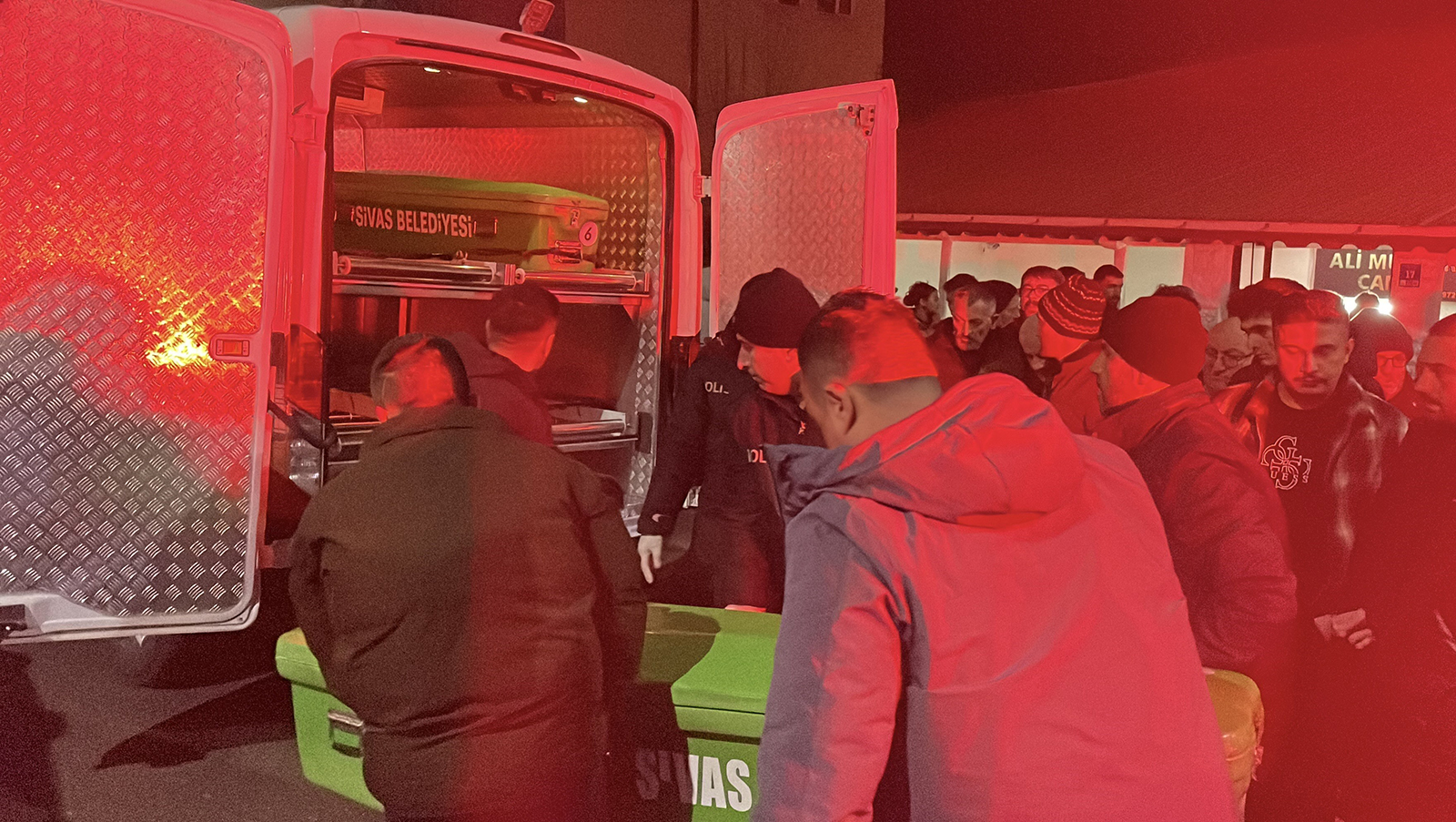 Sivas’ta Teravih Yolunda Acı Son: Gelin ve Kaynana Feci Kazada Hayatını Kaybetti