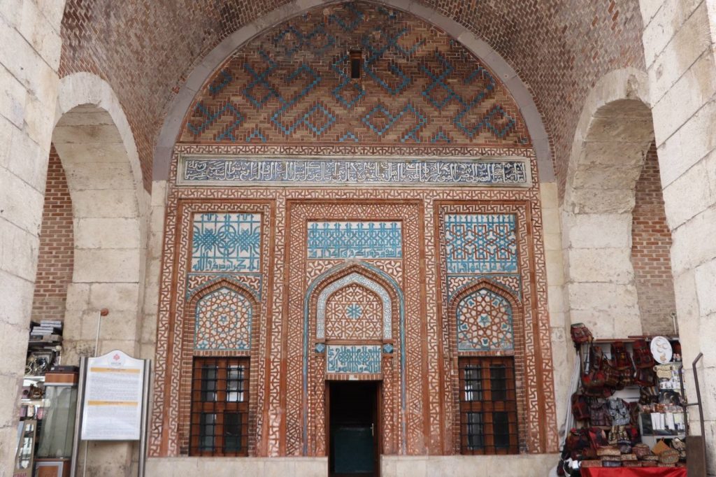 Sivas’ta Ramazan Geleneği Sürüyor: I. İzzeddin Keykavus Türbesinde Her Gün Kur’an Tilaveti AW646701 04 | Gündem Sivas™ Haber