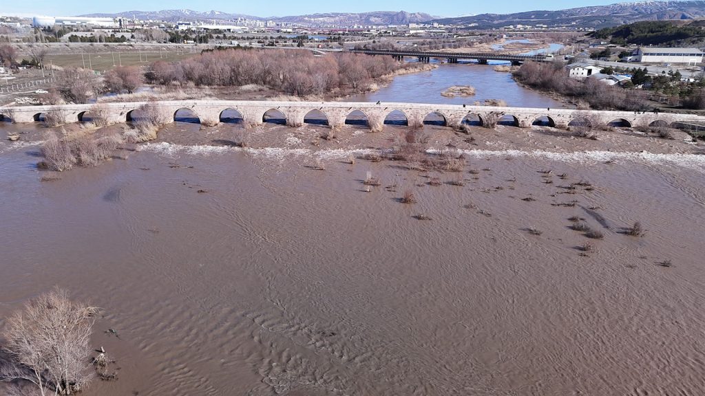 Sivas’ta Kar Suları Kızılırmak’ı Coşturdu: Debi Son Yılların En Yüksek Seviyesine Ulaştı AW647877 01 | Gündem Sivas™ Haber