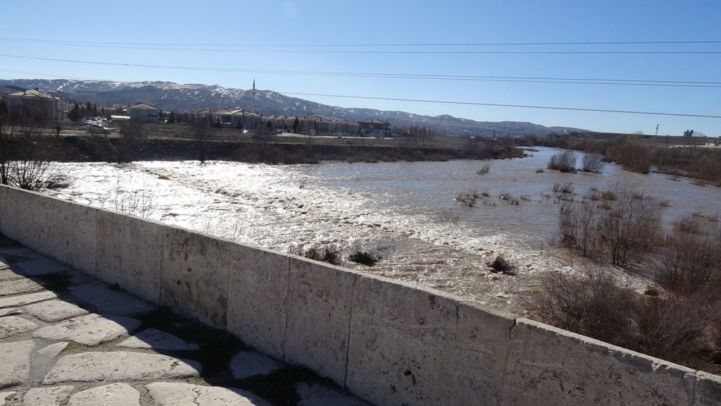 Sivas’ta Kar Suları Kızılırmak’ı Coşturdu: Debi Son Yılların En Yüksek Seviyesine Ulaştı AW647877 07 | Gündem Sivas™ Haber
