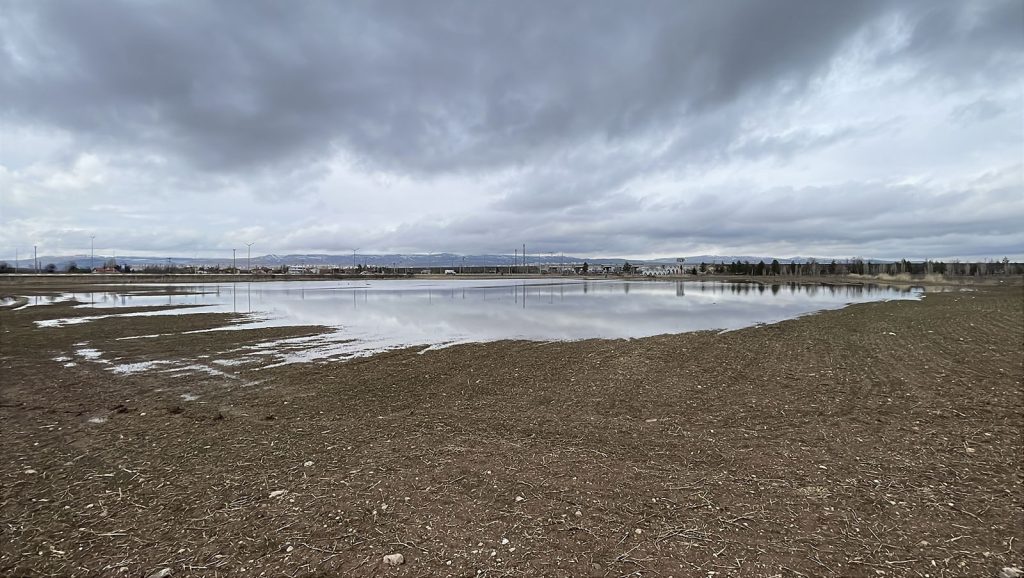Sivas’ta Karların Erimesiyle Hasbahçe’de “İkiz Gölet” Manzarası Oluştu: Üniversite Yerleşkesinde Doğal Sürpriz AW647949 05 | Gündem Sivas™ Haber