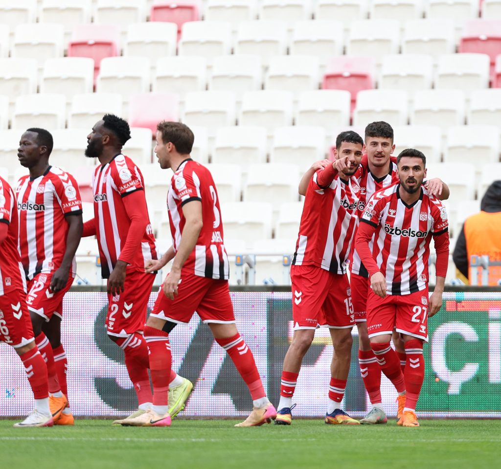 Sivasspor’dan 4 Gollü Şov! Trendyol 1. Lig’de Sakaryaspor’a Net Mesaj