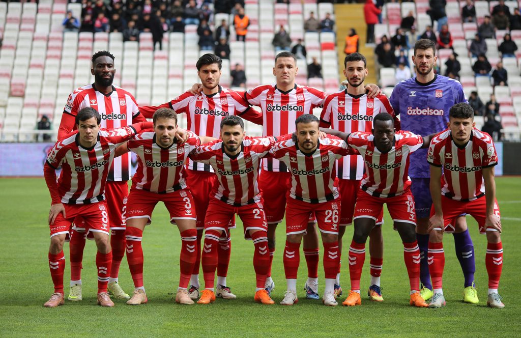 Sivasspor’dan 4 Gollü Mesaj! İsmet Taşdemir: “Seriyi Sürdürmek Zorundayız” AW648186 10 | Gündem Sivas™ Haber