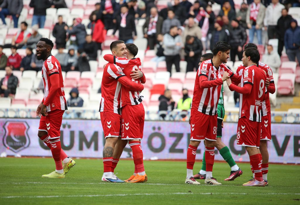 Sivasspor’dan 4 Gollü Mesaj! İsmet Taşdemir: “Seriyi Sürdürmek Zorundayız” AW648186 12 1 | Gündem Sivas™ Haber