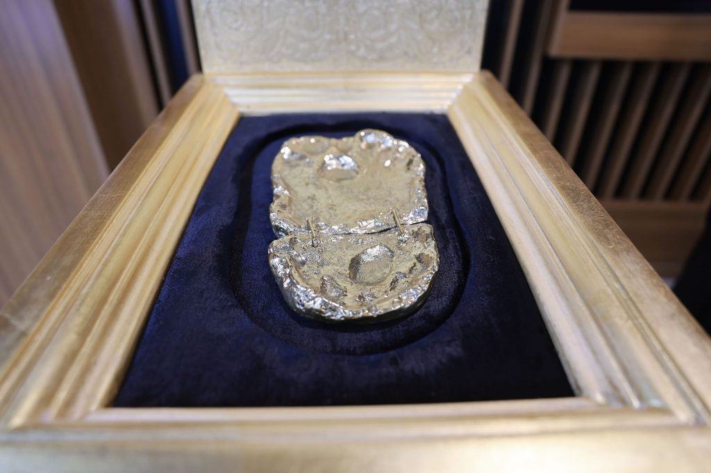 Sivas’ta Ramazan’a Özel “Mukaddes Emanetler Sergisi” Açıldı: Peygamber Efendimiz’e Ait Emanetler Ziyarete Sunuldu AW648775 02 | Gündem Sivas™ Haber