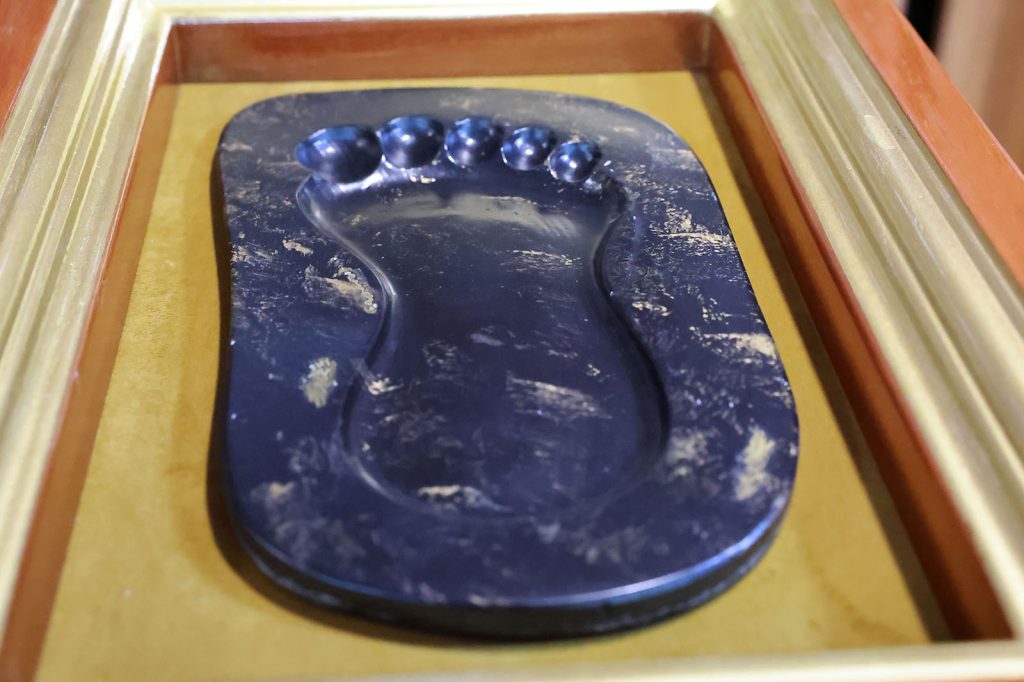 Sivas’ta Ramazan’a Özel “Mukaddes Emanetler Sergisi” Açıldı: Peygamber Efendimiz’e Ait Emanetler Ziyarete Sunuldu AW648775 03 | Gündem Sivas™ Haber