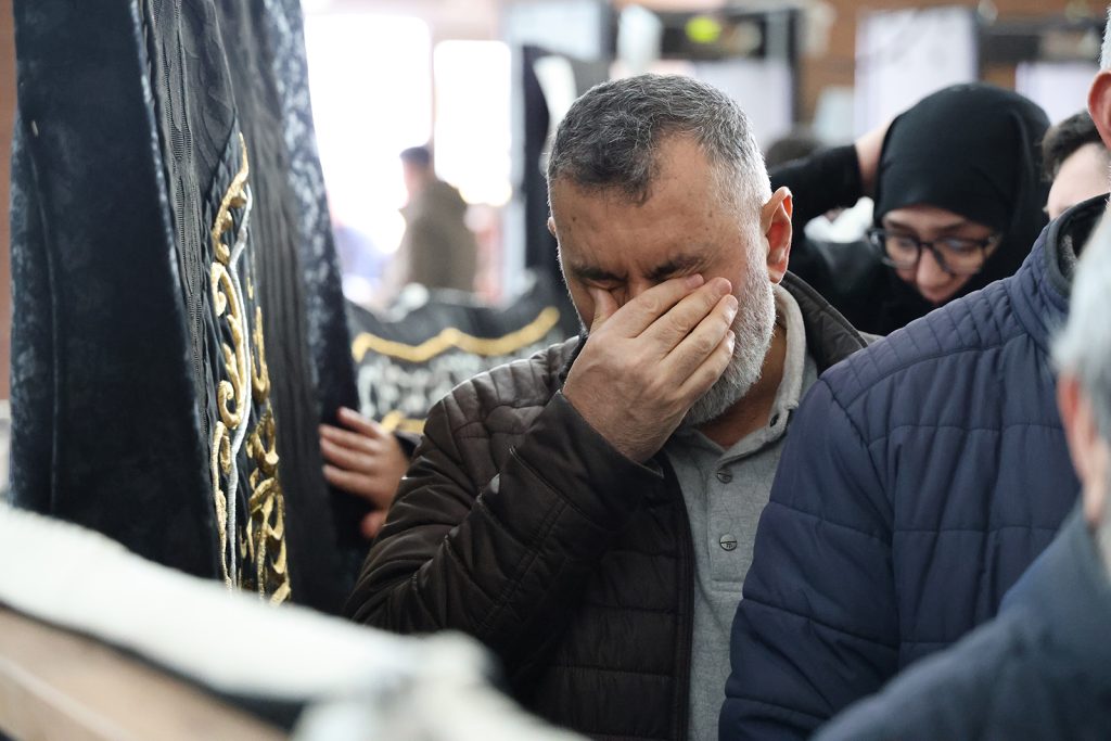 Sivas’ta Mukaddes Emanetler Sergisi Açıldı: Sakal-ı Şerif ve Ehl-i Beyt Emanetleri Yoğun İlgi Gördü AW649394 11 | Gündem Sivas™ Haber