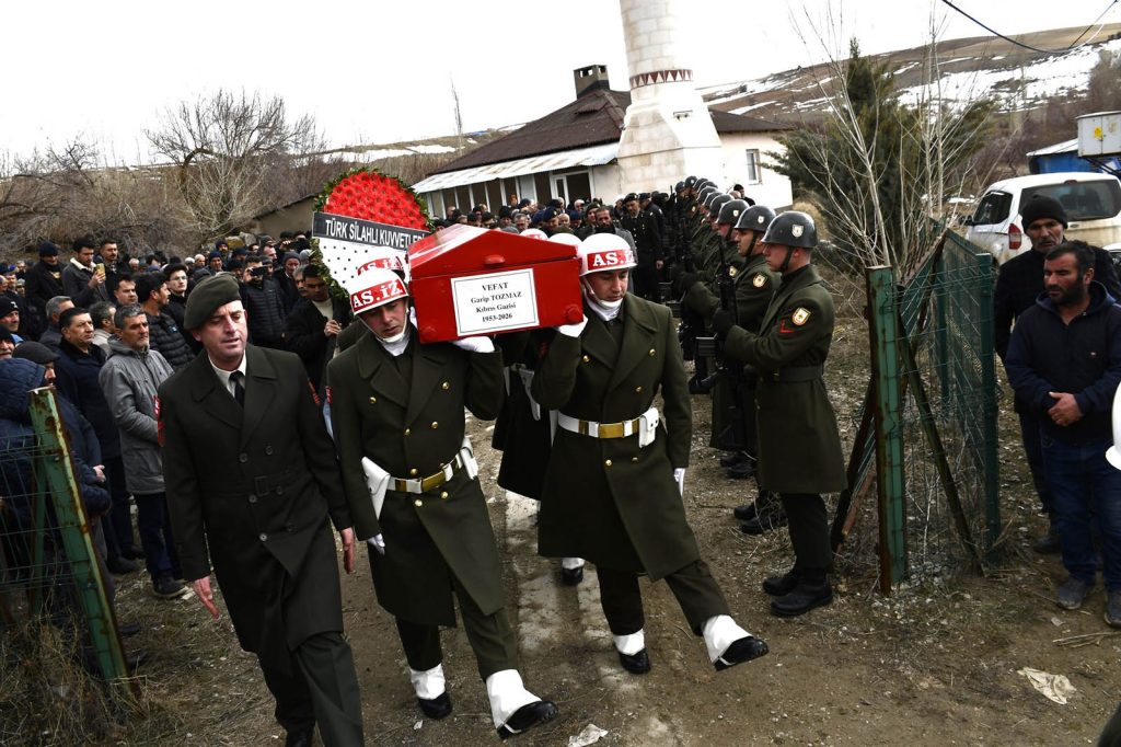 Sivaslı Kıbrıs Gazisi Garip Tozman Askeri Törenle Uğurlandı: Gürün’de Duygusal Veda