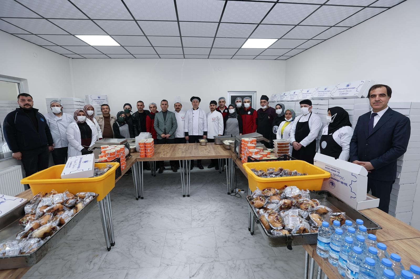 Sivas Belediyesi’nden Ramazan’da Sosyal Belediyecilik Hamlesi: 400 Aileye Sıcak İftar Yemeği