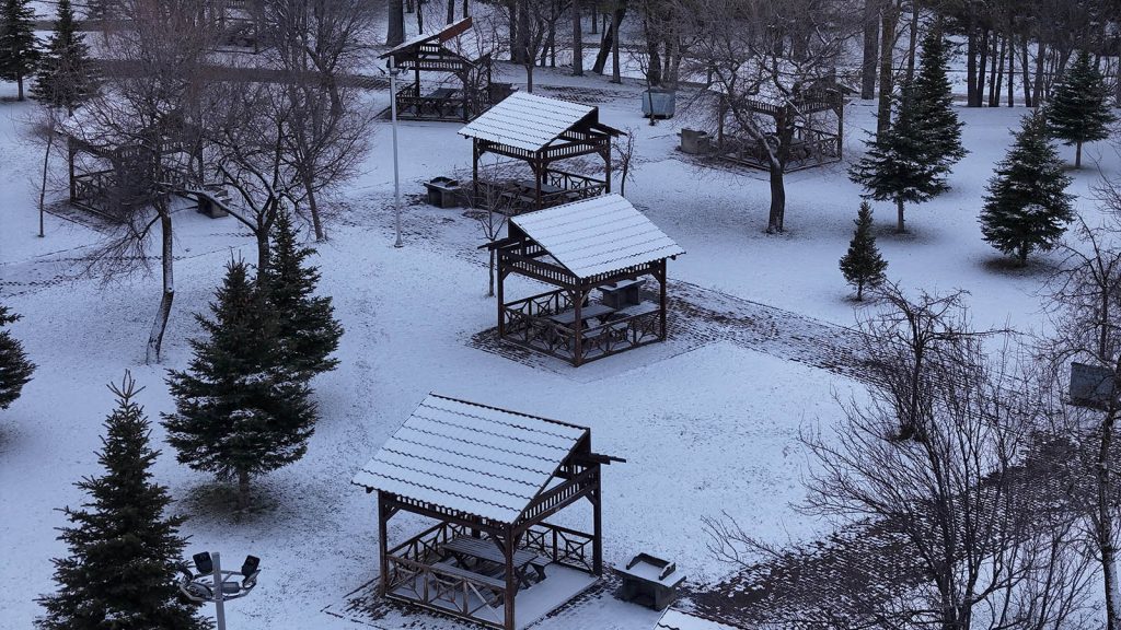 Sivas’ta Beklenen Kar Yağışı Başladı: Kent Beyaza Büründü, Paşabahçe Masalsı Görüntülere Sahne Oldu AW650259 05 | Gündem Sivas™ Haber