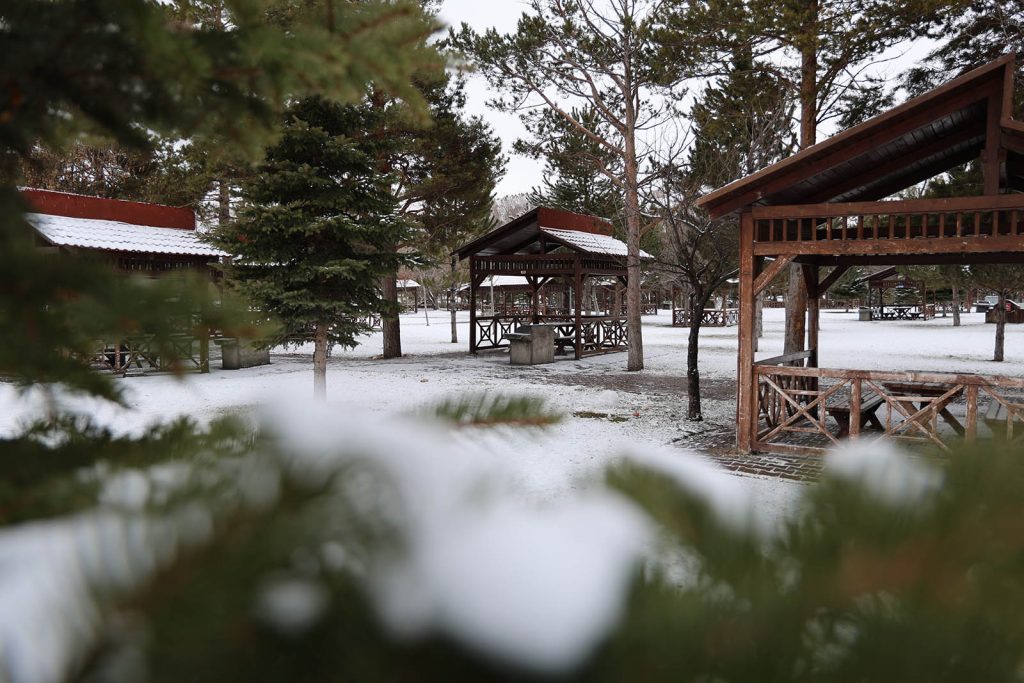 Sivas’ta Beklenen Kar Yağışı Başladı: Kent Beyaza Büründü, Paşabahçe Masalsı Görüntülere Sahne Oldu AW650259 08 | Gündem Sivas™ Haber