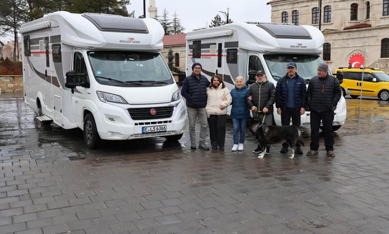 50 Yıllık Gurbet Hasreti Karavanla Son Buldu: Almanya’dan Türkiye’ye Uzanan Emeklilik Yolculuğu AW650287 01 | Gündem Sivas™ Haber