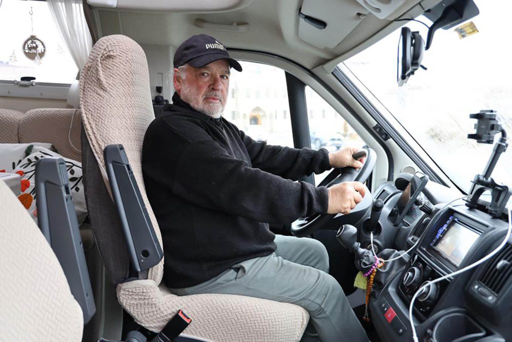 50 Yıllık Gurbet Hasreti Karavanla Son Buldu: Almanya’dan Türkiye’ye Uzanan Emeklilik Yolculuğu AW650287 05 | Gündem Sivas™ Haber