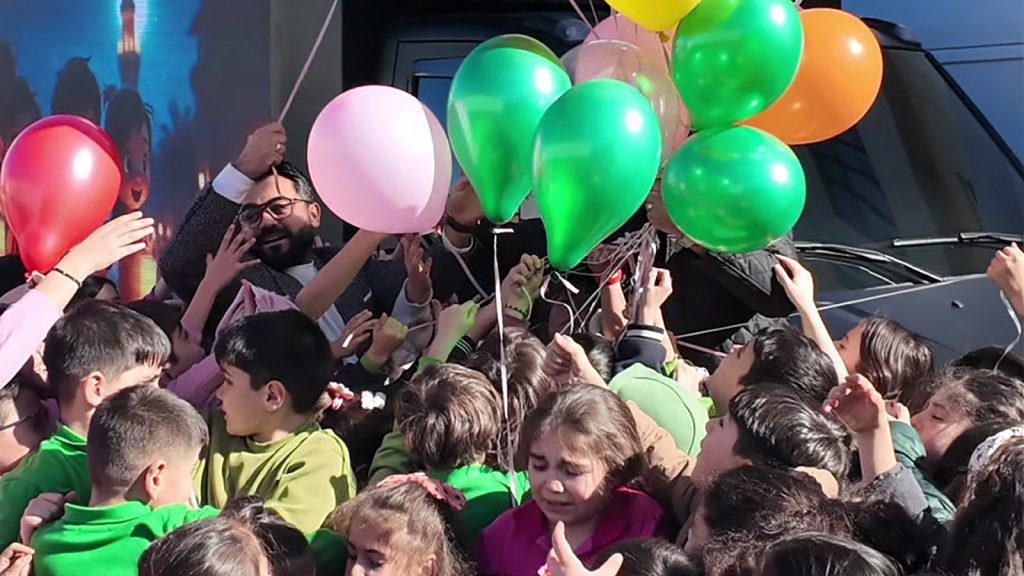 Sivas’ta Mevlana Mahallesi’nde Okullara Ramazan Coşkusu: Muhtardan Karagöz-Hacivatlı Manevi Etkinlik AW650292 01 | Gündem Sivas™ Haber