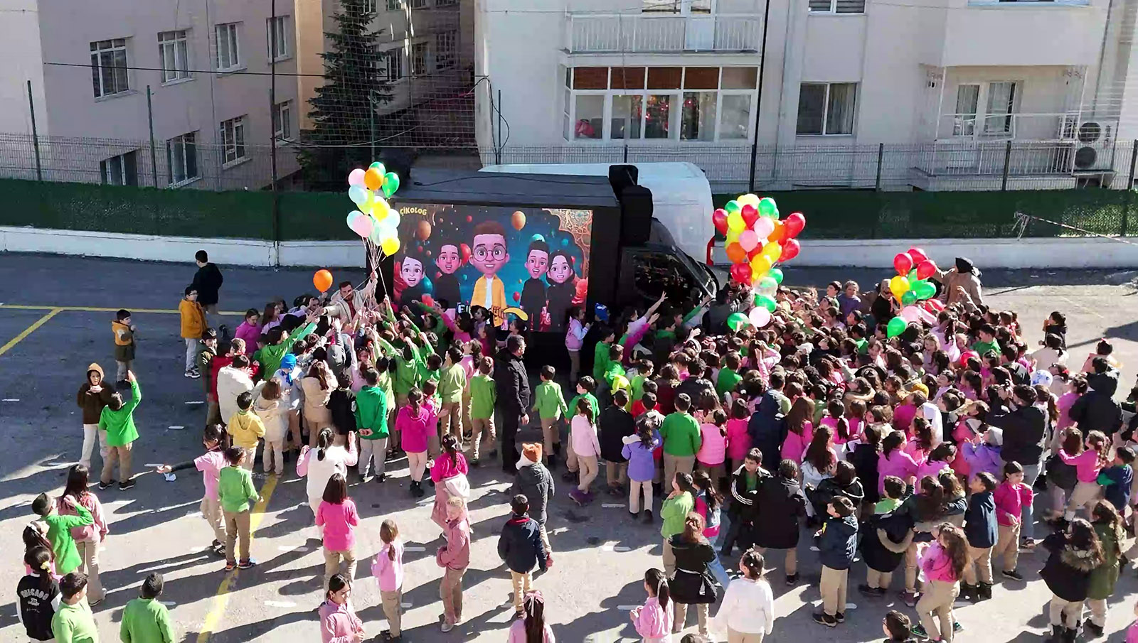 Sivas’ta Mevlana Mahallesi’nde Okullara Ramazan Coşkusu: Muhtardan Karagöz-Hacivatlı Manevi Etkinlik