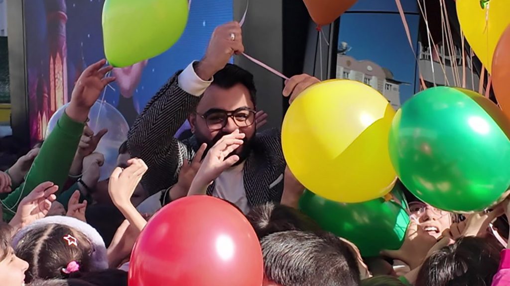 Sivas’ta Mevlana Mahallesi’nde Okullara Ramazan Coşkusu: Muhtardan Karagöz-Hacivatlı Manevi Etkinlik AW650292 04 | Gündem Sivas™ Haber