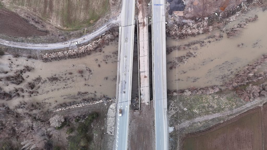 Sivas’ta 9 Yıl Sonra Yeniden Coştu: Koru Nehri Karların Erimesiyle Hayat Buldu AW650953 09 | Gündem Sivas™ Haber