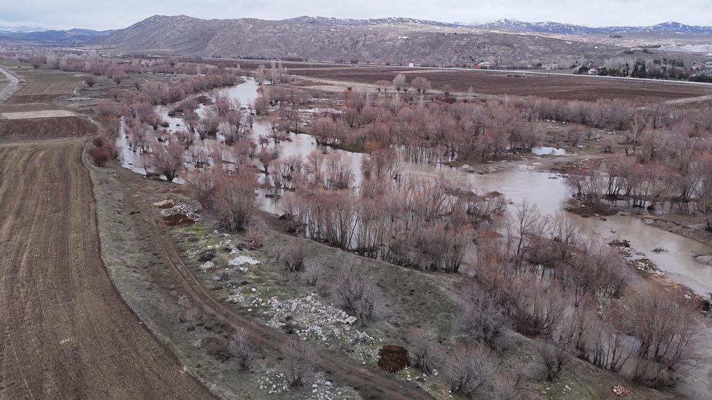 Sivas’ta 9 Yıl Sonra Yeniden Coştu: Koru Nehri Karların Erimesiyle Hayat Buldu AW650953 12 | Gündem Sivas™ Haber