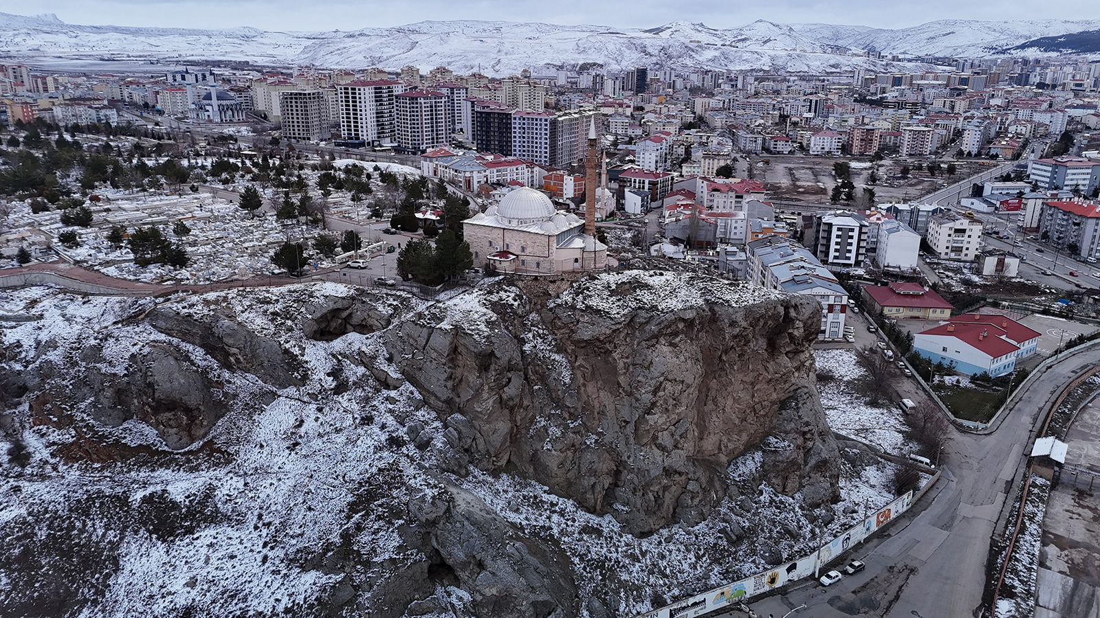 Sivas’ta Ramazan Coşkusu: Yukarı Tekke Camisi ve Abdulvahabi Gazi Türbesine Yoğun Ziyaret
