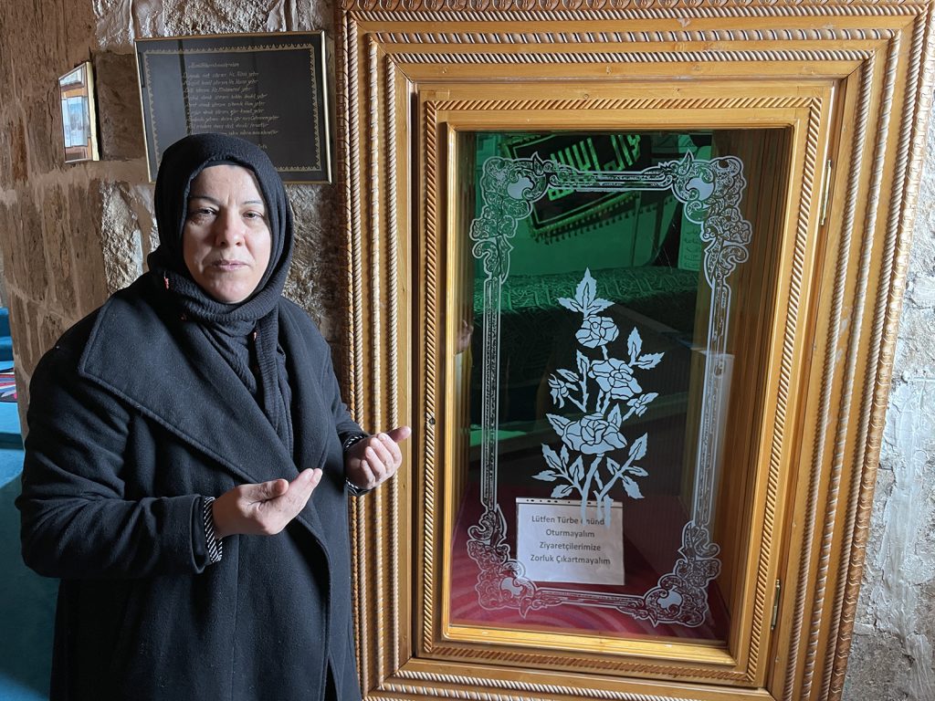 Sivas’ta Ramazan Coşkusu: Yukarı Tekke Camisi ve Abdulvahabi Gazi Türbesine Yoğun Ziyaret AW651214 04 | Gündem Sivas™ Haber