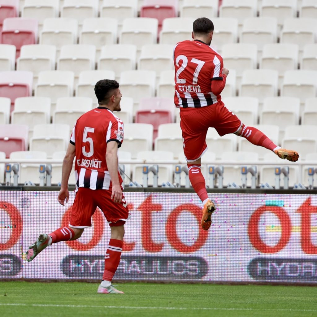 Sivasspor’da Transfer Tahtası Açılıyor: 500 Milyon TL’lik Mali Hamle ve Yeni Yol Haritası Açıklandı IMG 2265 | Gündem Sivas™ Haber