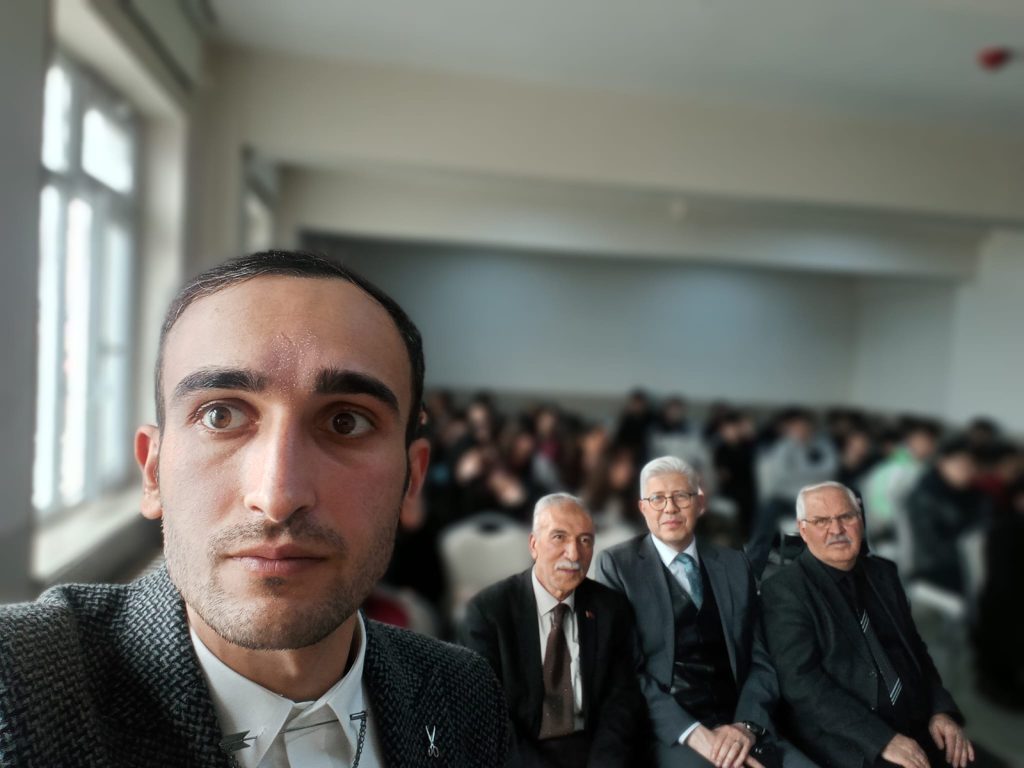 Sivas’ta Gençler Âşıklık Geleneğiyle Buluştu: Halil Rıfat Paşa Anadolu Lisesi’nde Şiir ve Müzik Programı Yoğun İlgi Gördü SIYSAD 2 | Gündem Sivas™ Haber