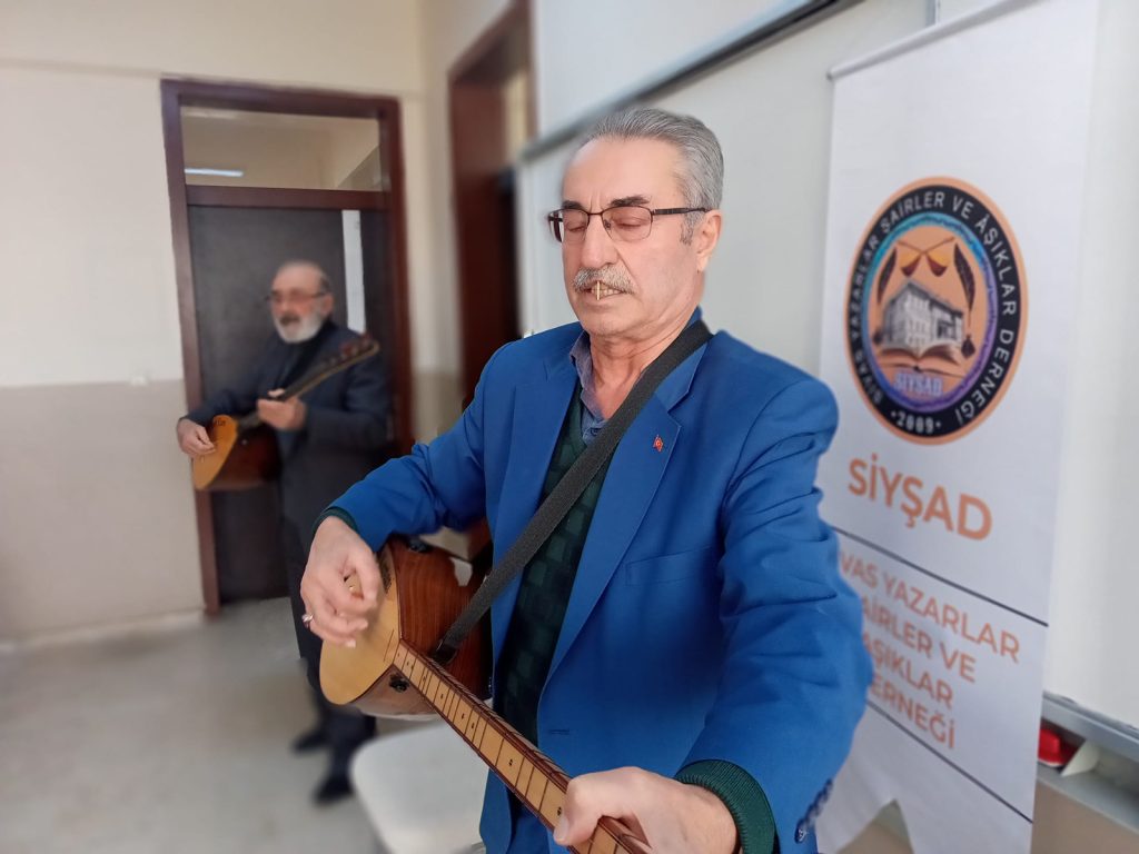 Sivas’ta Gençler Âşıklık Geleneğiyle Buluştu: Halil Rıfat Paşa Anadolu Lisesi’nde Şiir ve Müzik Programı Yoğun İlgi Gördü SIYSAD 4 | Gündem Sivas™ Haber