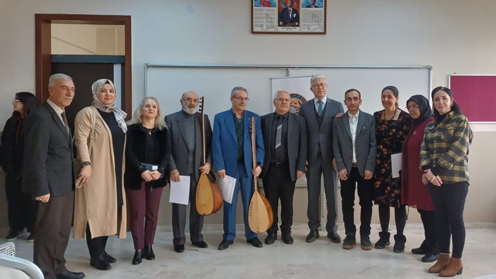 Sivas’ta Gençler Âşıklık Geleneğiyle Buluştu: Halil Rıfat Paşa Anadolu Lisesi’nde Şiir ve Müzik Programı Yoğun İlgi Gördü SIYSAD 8 | Gündem Sivas™ Haber