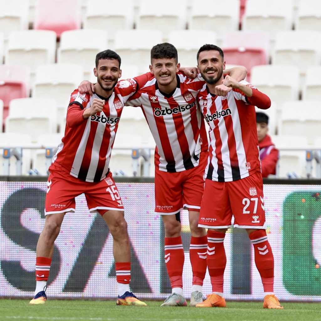 Sivasspor’da Transfer Tahtası Açılıyor: 500 Milyon TL’lik Mali Hamle ve Yeni Yol Haritası Açıklandı SVSL6016 | Gündem Sivas™ Haber