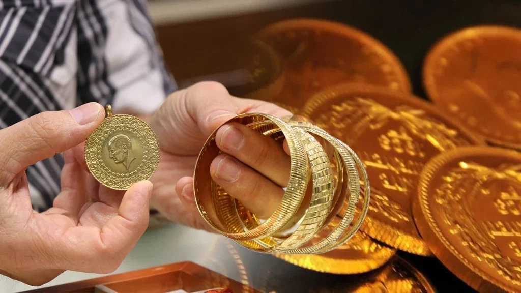 Yastık Altında 600 Milyar Dolarlık Altın: Gram Altında 7.600 TL Senaryosu Masada altin ecua cover | Gündem Sivas™ Haber