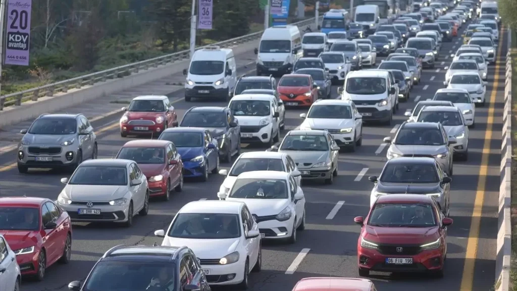 Sivas’ta Motorlu Kara Taşıtı Sayısı 217 Bin 759’a Yükseldi: Devir İşlemlerinde Dikkat Çeken Artış arac yogunlugu trafik | Gündem Sivas™ Haber