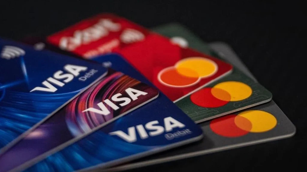 Kredi Kartı Limitlerine Tırpan Neden Geldi? TCMB Raporu ve Yeni Düzenlemenin Perde Arkası Kredi Kartı Limitlerine Tırpan Neden Geldi? TCMB Raporu ve Yeni Düzenlemenin Perde Arkası