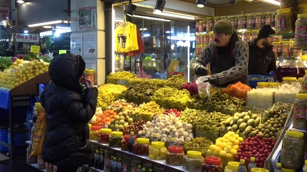 Sivas’ta Ramazan Bereketi: Muşmuladan Kiraza 35 Çeşit Turşu Tezgâhlarda, Kuyruklar Uzadı AW652853 01 | Gündem Sivas™ Haber