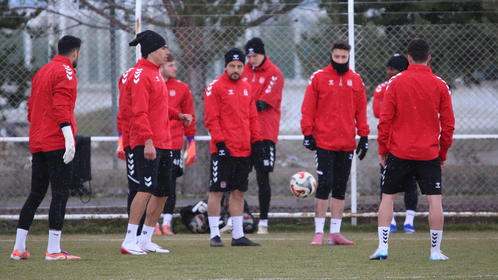 Sivasspor’da İsmet Taşdemir’den 3’te 3 Hedefi: “İlk Kez 2’de 2 Yaptık, Seriyi Sürdürmek İstiyoruz”