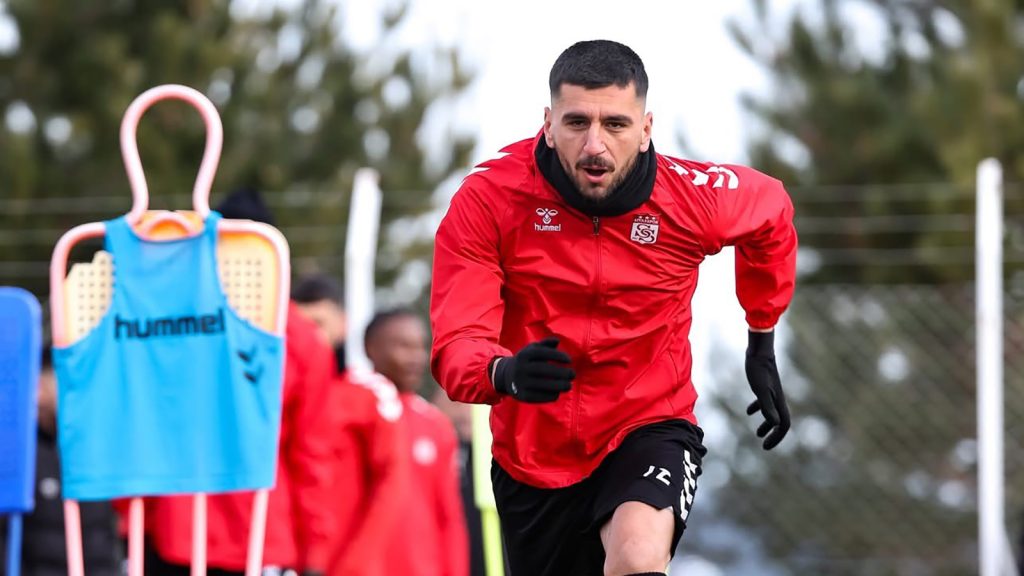 Sivasspor’da Keçiörengücü Mesaisi Sürüyor: Yiğidolar Kritik Maç Öncesi Taktik Çalıştı Sivasspor’da Keçiörengücü Mesaisi Sürüyor: Yiğidolar Kritik Maç Öncesi Taktik Çalıştı