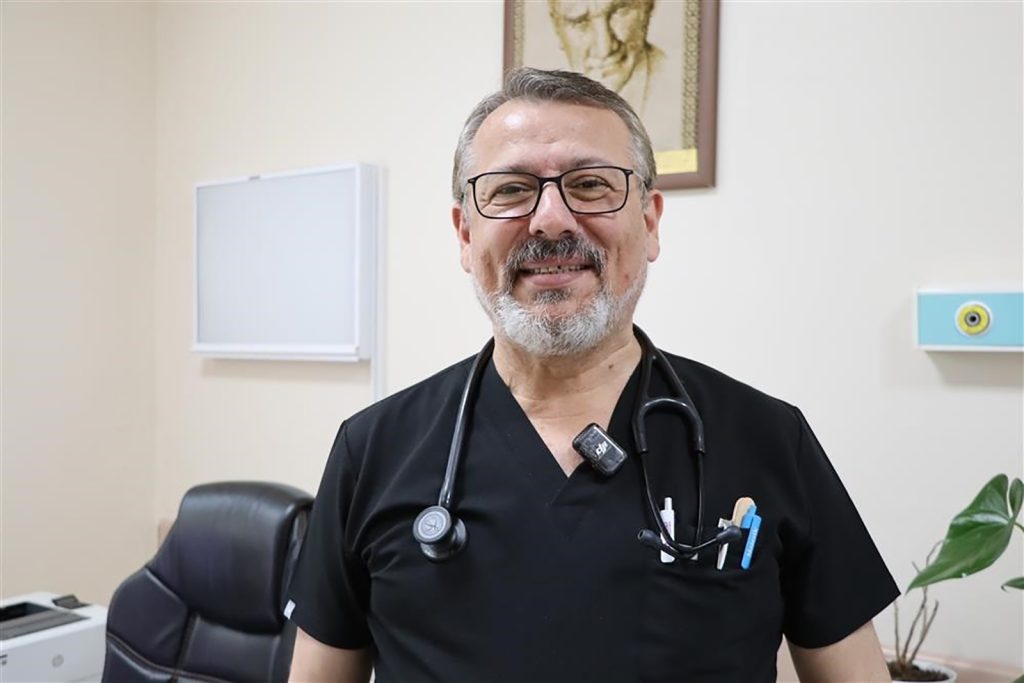 Sivas’ta Acil Servis Uyarısı: Dr. Sedat Özbay “Acil Servisler Poliklinik Değil” Diyerek Kritik Risklere Dikkat Çekti Sivas’ta Acil Servis Uyarısı: Dr. Sedat Özbay “Acil Servisler Poliklinik Değil” Diyerek Kritik Risklere Dikkat Çekti
