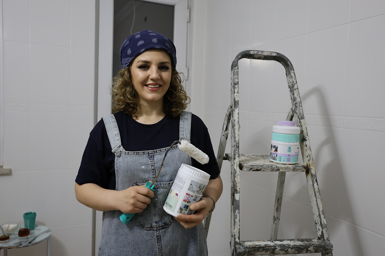 Sivas’ta Evini Boyayarak Başladı, 5 Yılda 400 Evi Yeniledi: Handan Gökçek Kadınlara İlham Oluyor