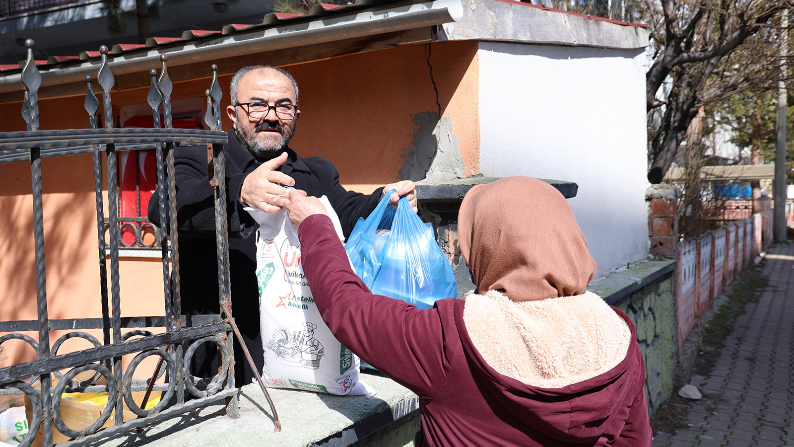 Sivas’ta “Hayır Bakkalı” Dayanışması: Bu Bakkalda Para Değil Dua Geçiyor