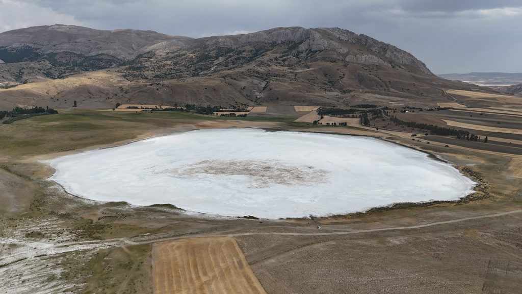 Sivas’ta Kuruyan Kellah Gölü Yeniden Hayat Buldu: Kar Sularıyla Dolan Doğal Alan Dronla Görüntülendi Sivas’ta Kuruyan Kellah Gölü Yeniden Hayat Buldu: Kar Sularıyla Dolan Doğal Alan Dronla Görüntülendi
