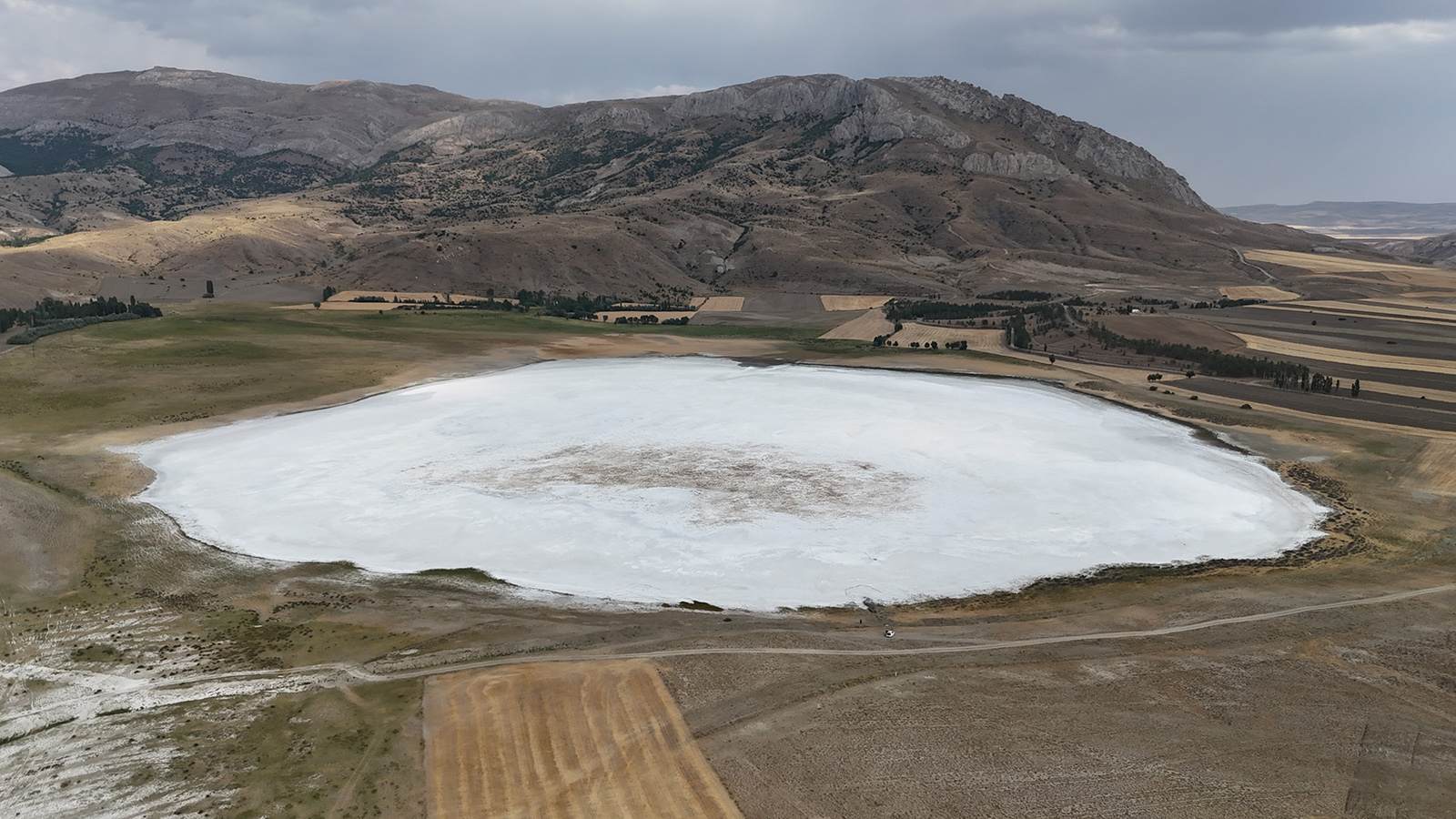 Sivas’ta Kuruyan Kellah Gölü Yeniden Hayat Buldu: Kar Sularıyla Dolan Doğal Alan Dronla Görüntülendi