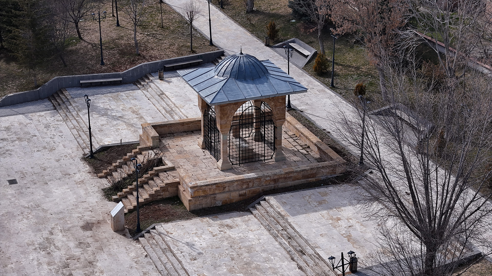 Sivas’ın Unutulan Hükümdarı: Kadı Burhanettin Kimdir? Şehrin Manevi Önderinin Bilinmeyen Hikâyesi