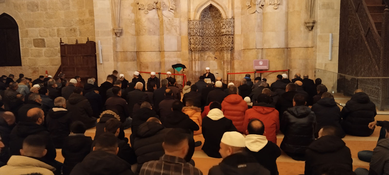 Divriği Ulu Cami’de Kadir Gecesi Coşkusu: 800 Yıllık Miras Maneviyatla Doldu Taştı