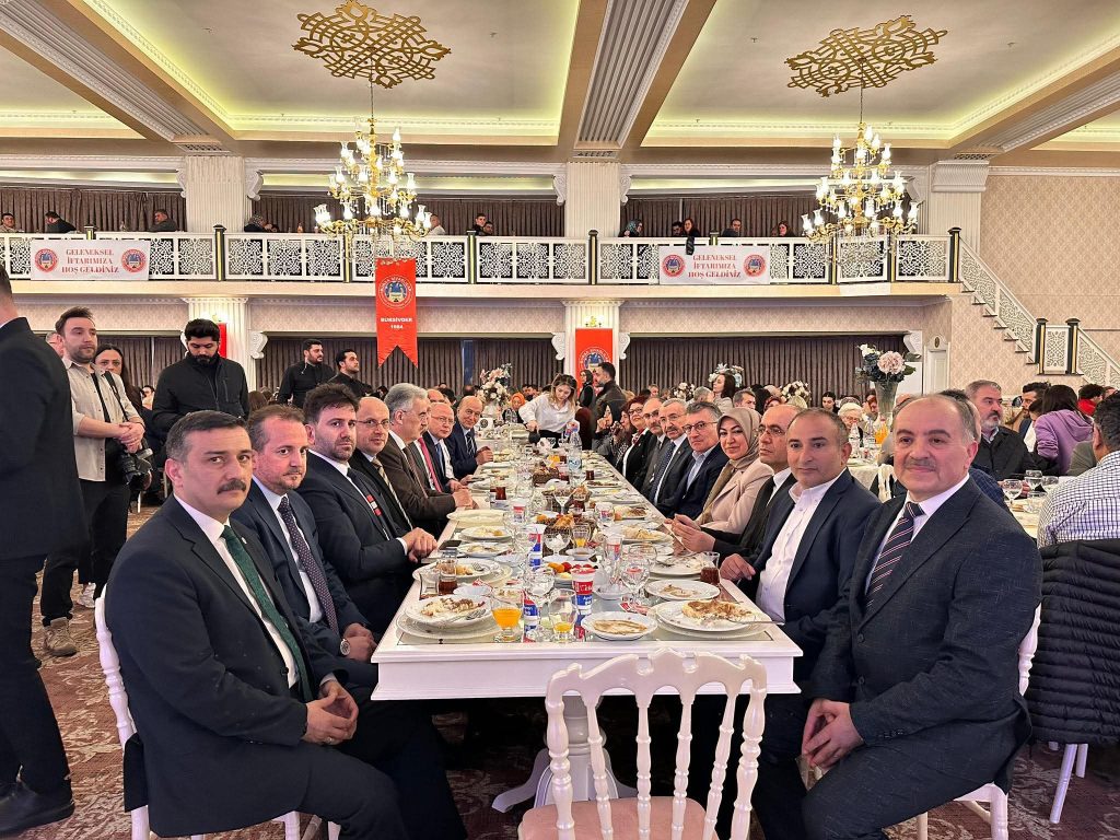 Bursa’da Sivaslıların İftar Buluşması: Salonlar Doldu, Hemşehrilik Bağları Güçlendi Bursa’da Sivaslıların İftar Buluşması: Salonlar Doldu, Hemşehrilik Bağları Güçlendi
