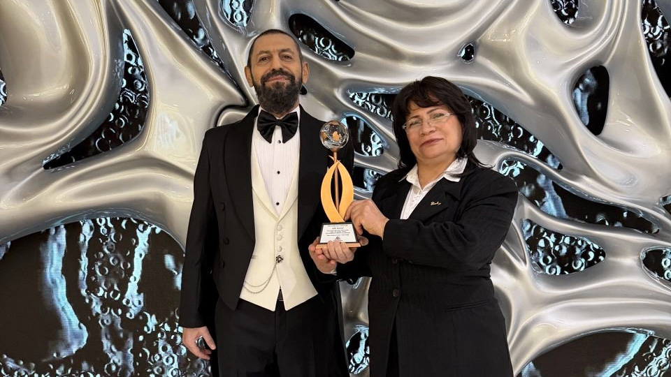 Yılın Barış İnsanı Ödülü Dünyaca Ünlü Yazar Akif Manaf’ın Yılın Barış İnsanı Ödülü Dünyaca Ünlü Yazar Akif Manaf’ın