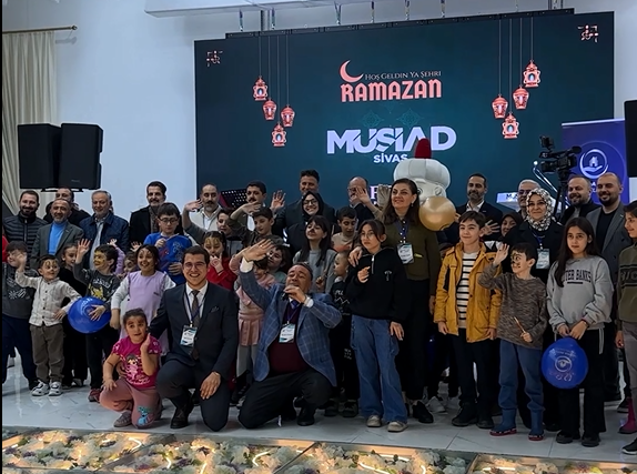 Sivas’ta Ramazan Bereketi Aynı Sofrada Buluştu: Yetim Çocuklar ve İhtiyaç Sahibi Ailelerle Anlamlı İftar Sivas’ta Ramazan Bereketi Aynı Sofrada Buluştu: Yetim Çocuklar ve İhtiyaç Sahibi Ailelerle Anlamlı İftar