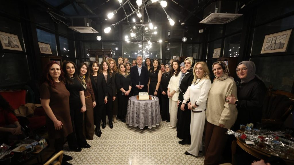 Sivas Okuyan Kadınlar Derneği’nden 8 Mart’ta Anlamlı Buluşma: Kitap Sevgisi ve Dayanışma Ön Plandaydı Sivas Okuyan Kadınlar Derneği’nden 8 Mart’ta Anlamlı Buluşma: Kitap Sevgisi ve Dayanışma Ön Plandaydı